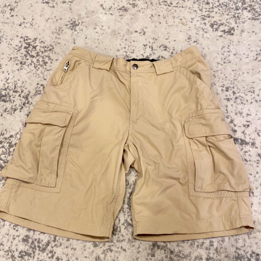 Duluth Trading Co Tan Cargo Men’s Shorts